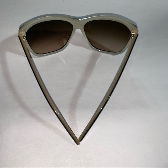 18) CHANEL oversized two-tone acetate SUNGLASSES w/case - Picture 3 of 11